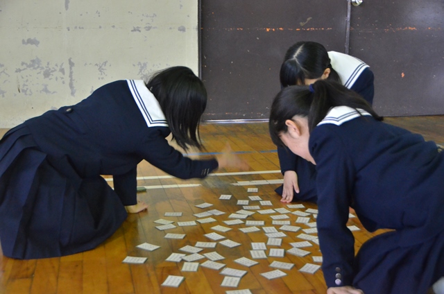 http://www.oita-h.ed.jp/info/20150108karuta03.jpg