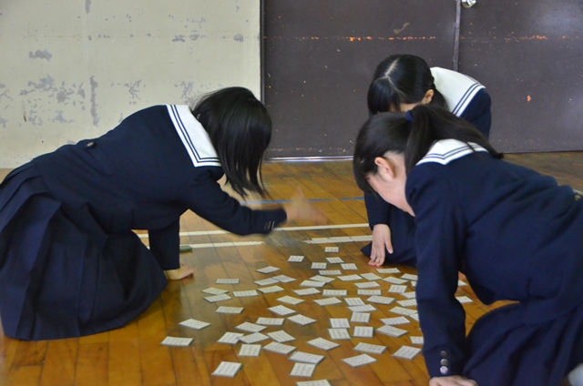 http://www.oita-h.ed.jp/info/20150108karuta03.jpg