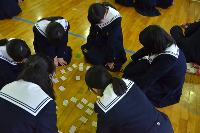 http://www.oita-h.ed.jp/info/20150108karuta05.jpg